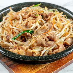 Samgyeopsal stir-fried with bean sprouts
