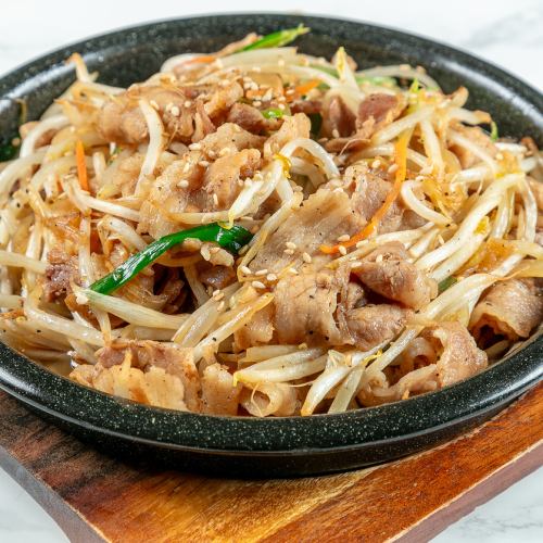 Samgyeopsal stir-fried with bean sprouts