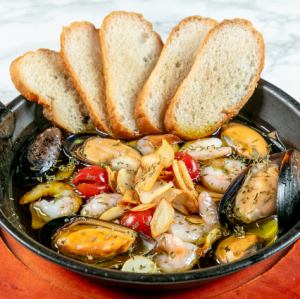 Shrimp and Mussels Ajillo
