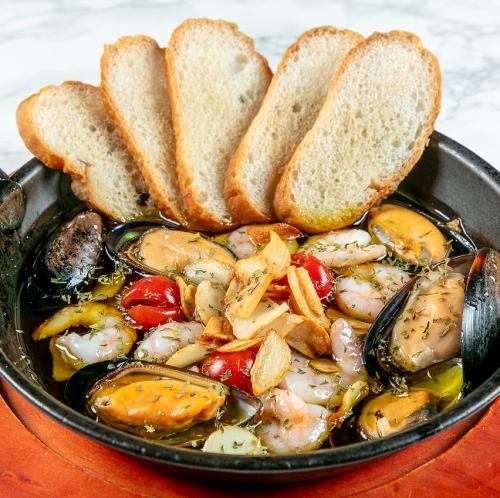Shrimp and Mussels Ajillo