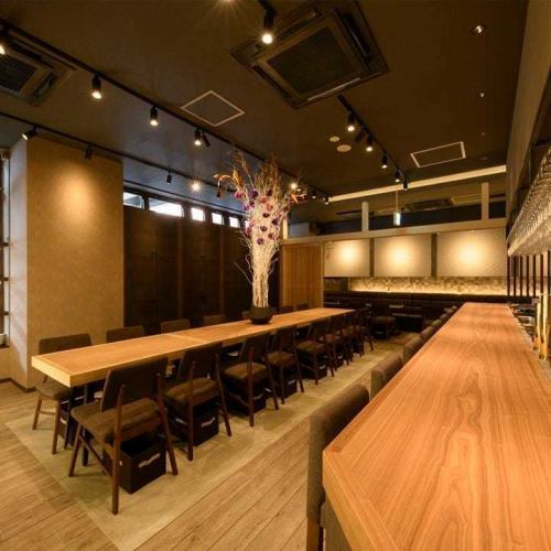 <p>34名～最大42名様にて貸し切りでのご利用も承っております。歓迎会、同窓会などの宴会、打ち上げなどのシーンに最適です。貸し切りなので周りを気にすることなく、仲間内でワイワイお楽しみいただけます♪</p>