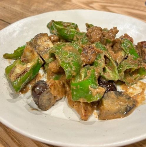 萬願寺辣椒茄子與肉和味噌一起炒