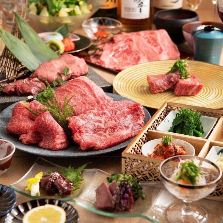 We offer high-quality meat at an amazing value for money. 120 minutes with Chamisul and all-you-can-drink for 1,100 yen and up