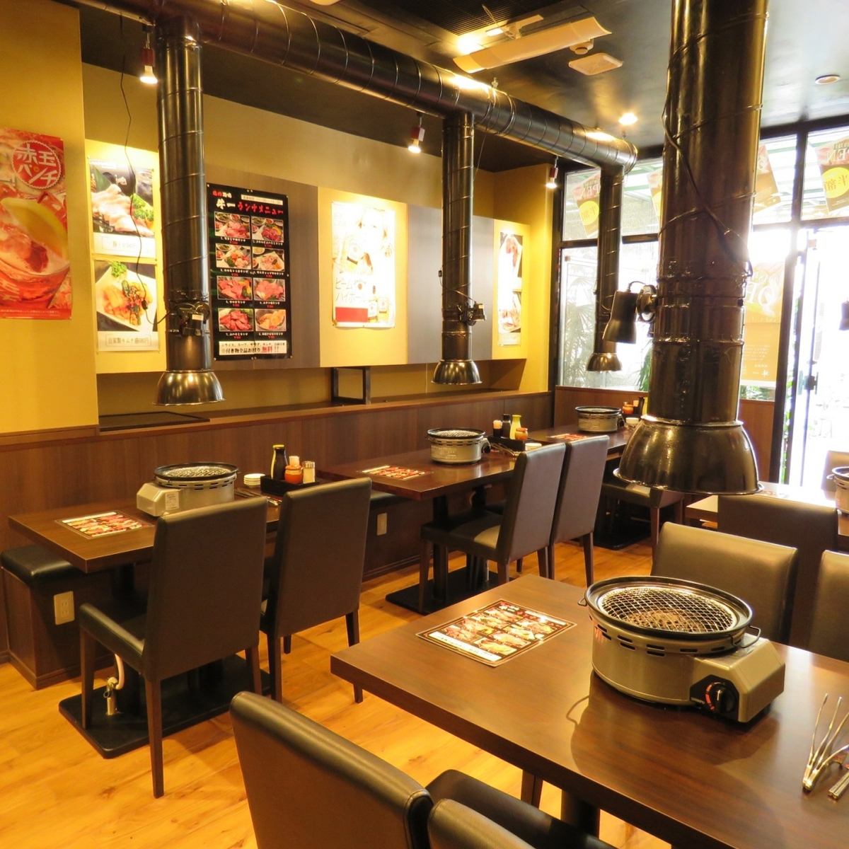 Enjoy all-you-can-eat authentic charcoal-grilled yakiniku on a comfortable sofa! 90 minutes, 35 dishes, 1,980 yen~◎