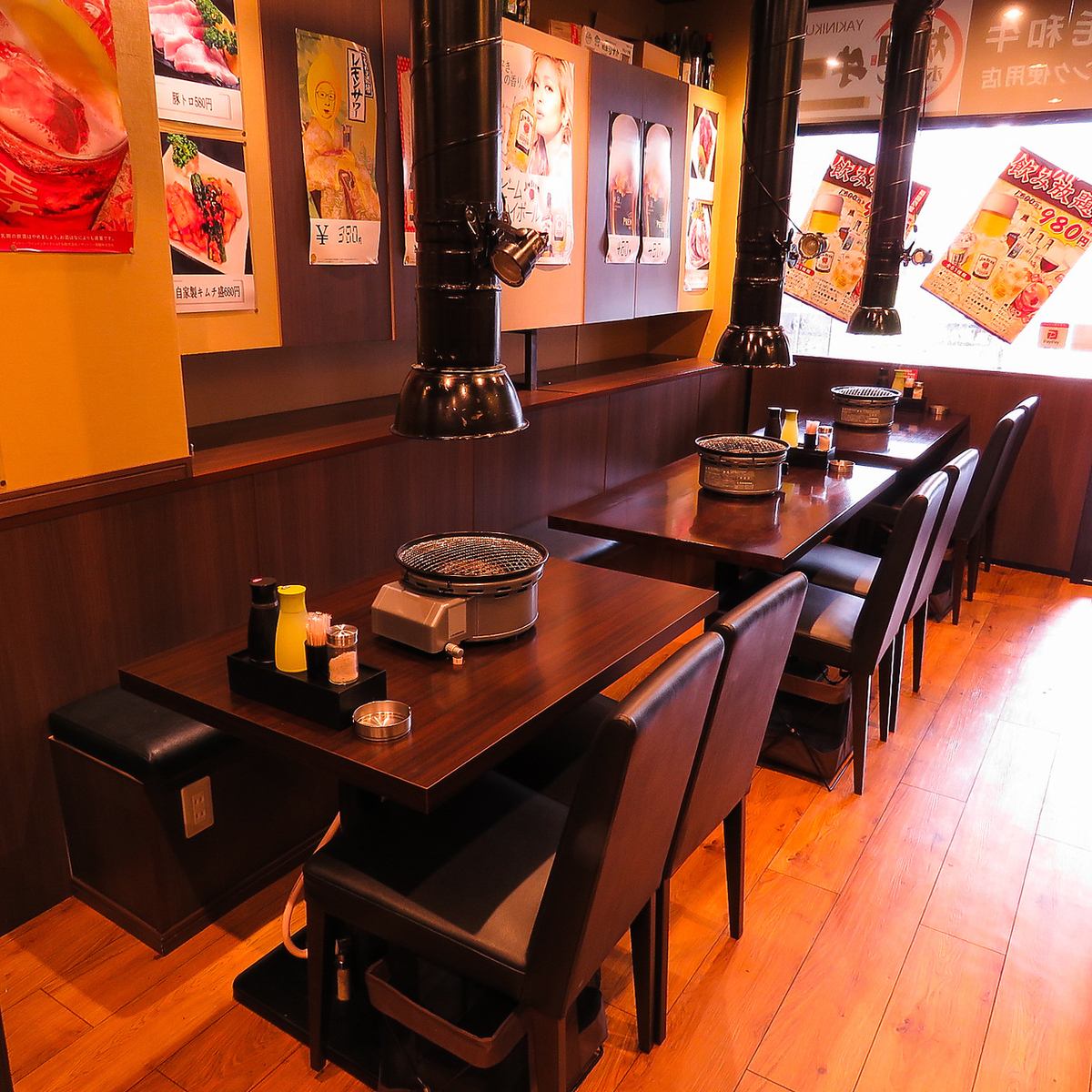 Relax on the sofas and enjoy all-you-can-eat authentic charcoal grilled yakiniku! 90 minutes, 35 dishes, from 1,980 yen ◎