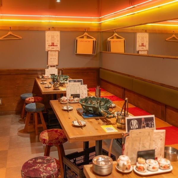 店内外にあるたくさんの提灯は幻想的な雰囲気を演出！日本の情緒漂う店内でお食事をお楽しみください♪大人数でのご宴会にも最適なオシャレな空間です！
