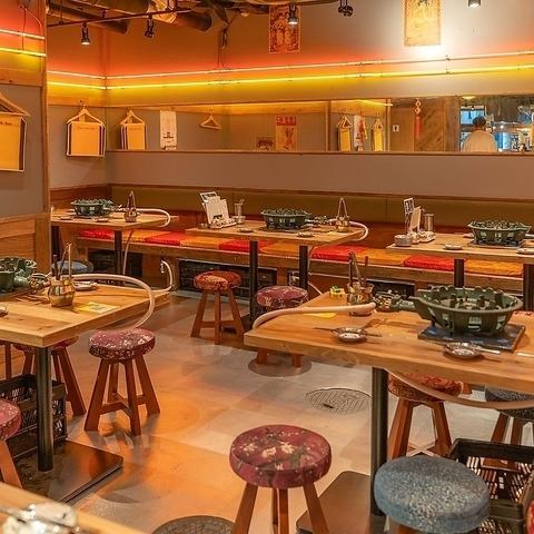 많은 제등이 장식된 일본의 정서 감도는 점내◎