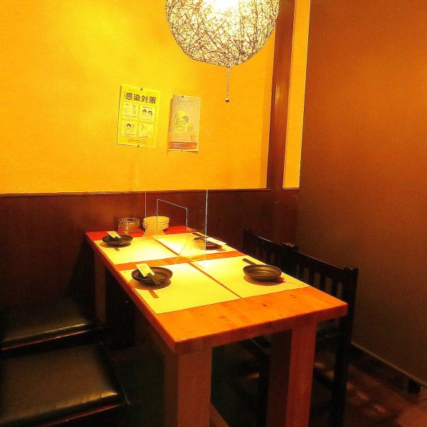Table private room for up to 14 people ☆ Separated by roll screen Private room style Up to 6 people x 1 room, up to 4 people x 2 rooms are also possible.Adult space with a calm atmosphere ♪