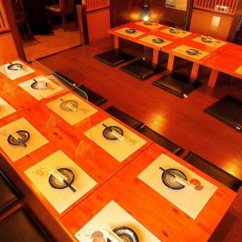 The spacious tatami mat seats that can accommodate up to 30 people are a relaxing Japanese space ♪