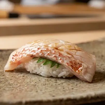 ランチ限定『特上にぎり』【小鉢×お握り11貫×巻物×蒸物×味噌汁】　5940円(税込)