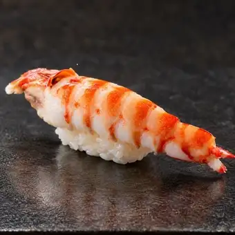 這是一生難得的體驗，選用當日最優質的食材，以刺身、烤肉、天婦羅和壽司的形式呈現。