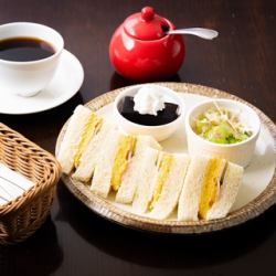 三明治早餐(飲料價 + 290 日圓(含稅))