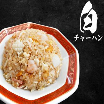 【大人気！ぱんだセット「白ぱんだ」】炒飯と半ラーメンのお得なメニューです《1320円(税込)》