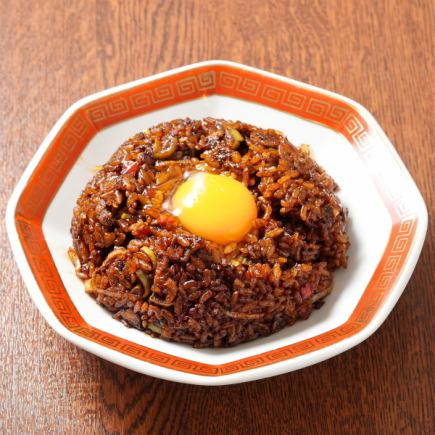 【大人気！ぱんだセット「辛ぱんだ」】炒飯と半ラーメンのお得なメニューです《1210円(税込)》