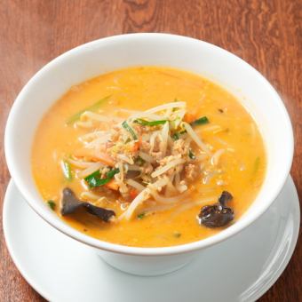 たっぷり野菜の辛味噌ラーメン