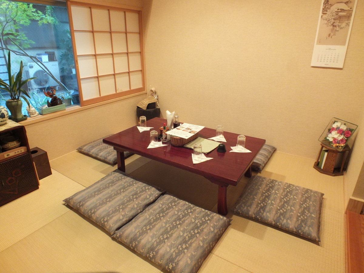 榻榻米的日本空间。请脱鞋放松。