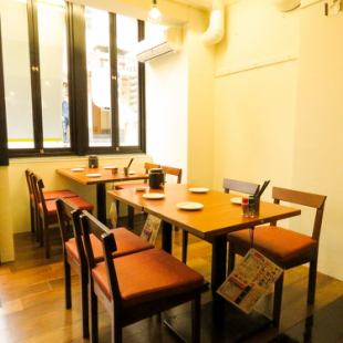 A warm interior with a retro and nostalgic atmosphere! It is ideal for each scene such as drinking parties and girls-only gatherings because it is easy to use ◎ We will guide you to comfortable seats that match the number of people.