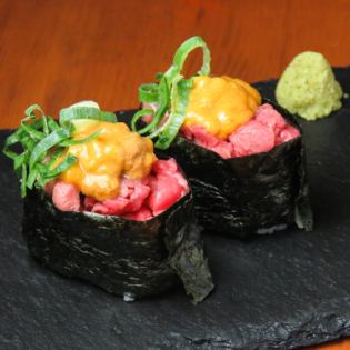 Uniku Gunkan (Sea urchin and meat)