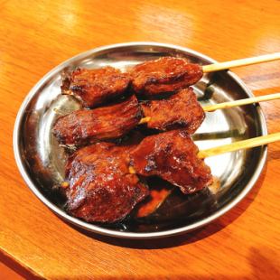 【2种肉生鱼片和2种肉寿司的满足套餐】包括自助柠檬酸和无限畅饮在内的全12种3,300日元（含税）