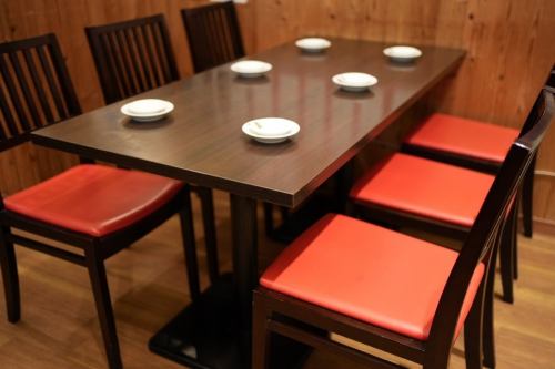 開放的で清潔なテーブル席！おひとりから10名以上の宴会まで多様なシーンでご利用いただけます◎
