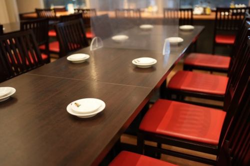 テーブル毎のパーテーション完備や換気を通して感染症対策も行っております。