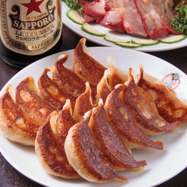【門外不出・秘伝のレシピ】豚バラ肉をじっくり仕込んだ絶妙な旨味の配合「翠葉　熟成焼き餃子」
