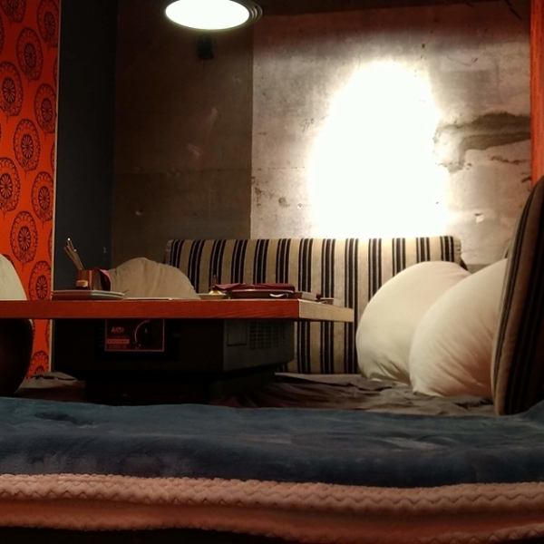 二人だけの空間。完全個室ベッド席。ごろんと横になって召し上がれ。