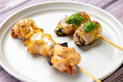 牡蠣の肉巻きバジルソース 