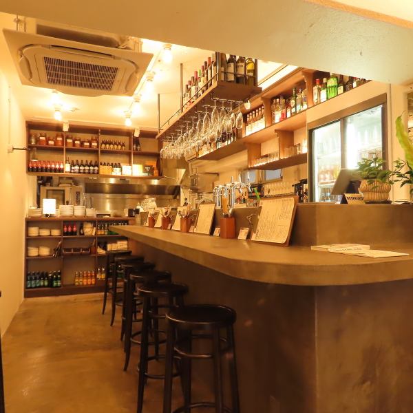 [Counter seats] Counter seats that are comfortable for single diners.Our staff also love to chat, so please feel free to come and chat over drinks and food♪ It's also perfect for a date night for two ☆ It's just a 3-minute walk from Nakameguro Station! Feel free to stop by if you're in the area of the station.