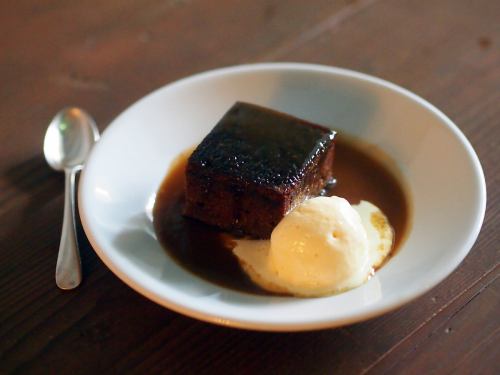 [Sticky Feet Pudding & Caramel Sauce]