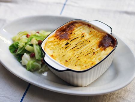 コテージパイ キャベツ&ベーコン炒め添え