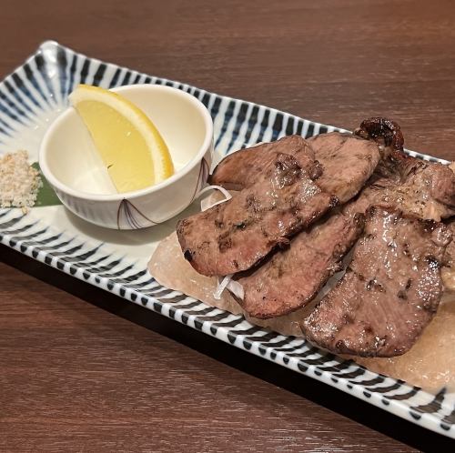 Charcoal grilled beef tongue with lemon salt