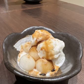 Shiratama vanilla ice cream with black sugar syrup and soybean powder