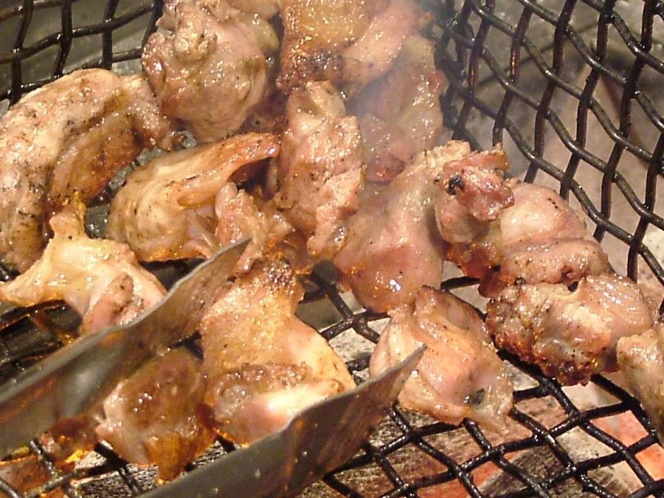 大阪発★鶏の炭火鳥焼き専門店！独自の技術で焼く鶏が旨い！！