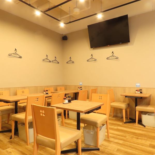 【宴会】木のあたたかな雰囲気が漂う当店では、大人数でのご利用にもお気軽にお越しいただけます♪友人や家族との集まり、会社の歓送迎会、さらに、特別なお祝いやイベントなど幅広いシーンに対応しています。15名様以上でのご利用に限り、貸切のご予約も承っております。ご予算等、お気軽にお店までお問い合わせください♪