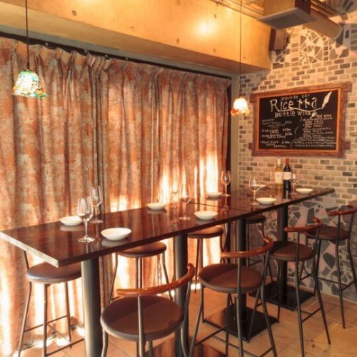 【宴会にも是非：大人数テーブル席】テーブル席は最大で8名様までご利用頂けます。9名以上でご利用ご検討の場合はご相談ください。