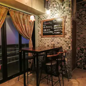 【ゆったり座れます：4名テーブル席】ランチやカフェ利用にもオススメです。