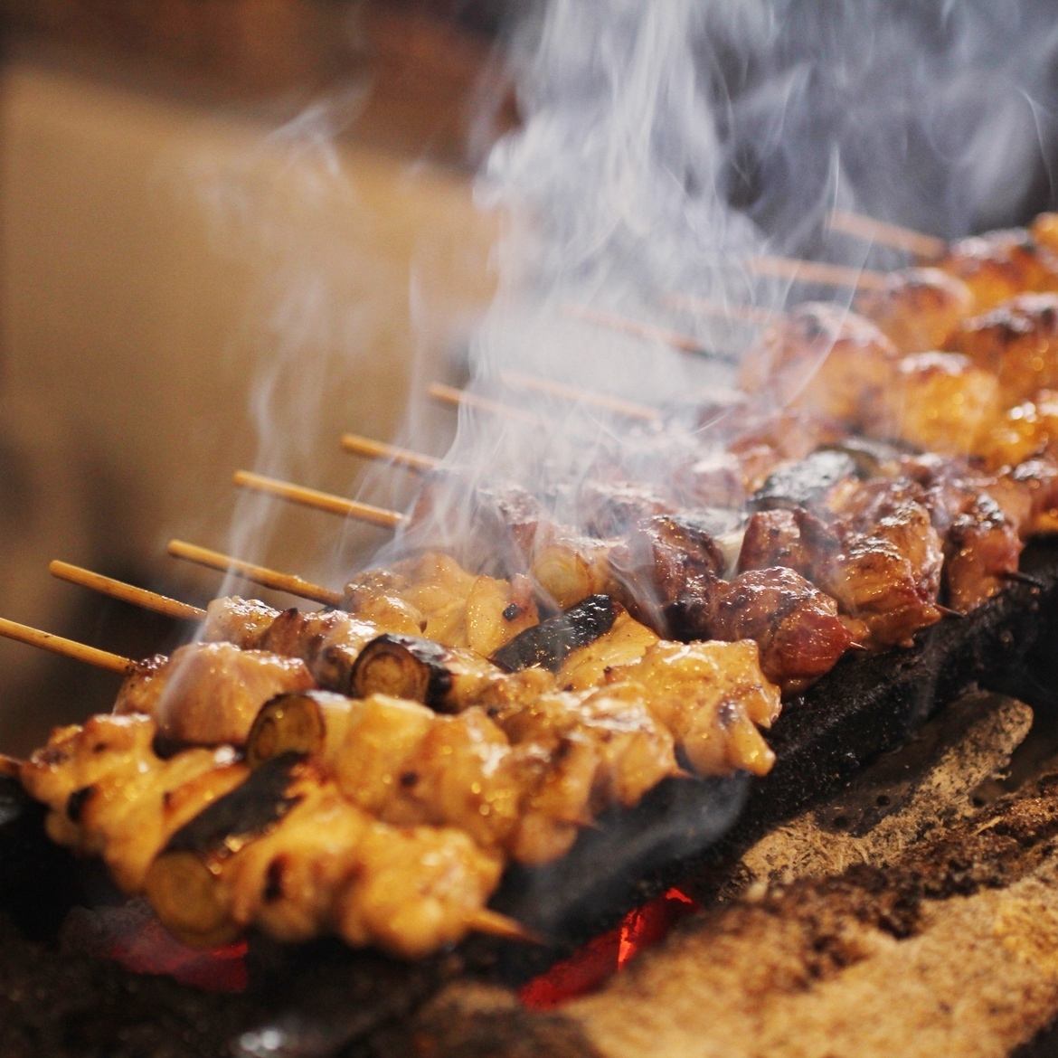 こだわりの食材を熟練の技術で仕上げた焼き鳥、刺しは絶品◎