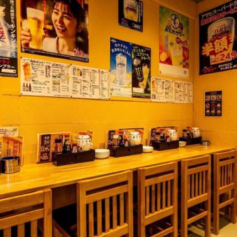 居酒屋の魅力が詰まったカウンター席は、お一人様やカップルでの利用に最適で、アットホームな雰囲気が心地良いです。お気軽に立ち寄って、絶品の中華料理をお楽しみください！カウンター席でのひと時が、特別な体験となることでしょう。