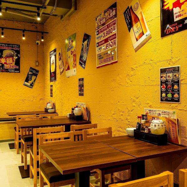 《様々なシーンで使えるお店》落ち着いた木調のお席です。活気に溢れワイワイ楽しめる友人・同僚との飲み会にもピッタリ★飲み会・デート・記念日・女子会などのシーンにも最適です。大衆酒場のような雰囲気の中で、自慢の中華料理を心ゆくまでお楽しみください♪