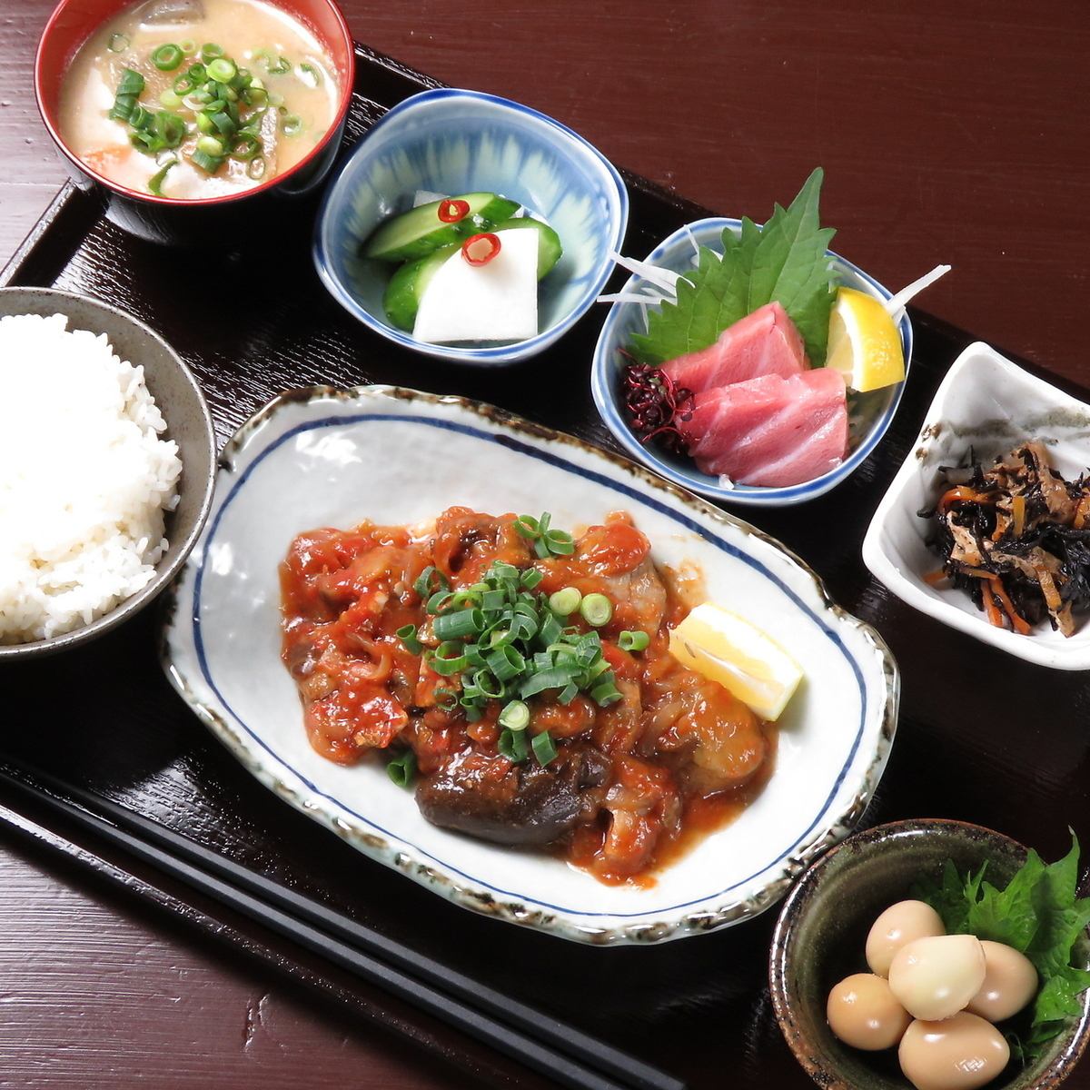 We offer a great value for money lunch! Sashimi is also available for 900 yen♪