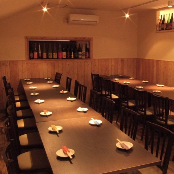 Table seats on the 2nd floor can be reserved for up to 45 people! Private rooms can accommodate up to 14 people!