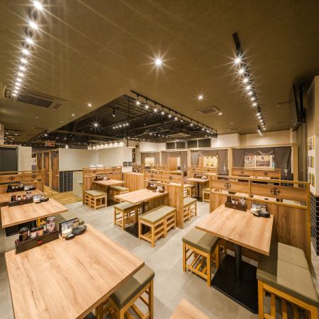 如果您想享受熱鬧、熱鬧的氛圍，就來我們的餐廳吧。飲料方面，生啤酒299日圓、檸檬酸酒199日圓，價格非常合理，非常適合酒會！ ！