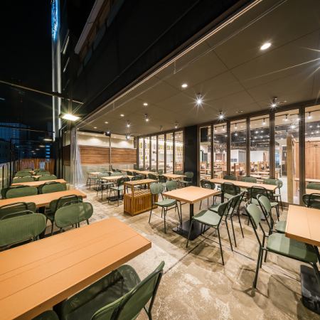 【設有露台座位】 露台上可以像啤酒花園一樣舉辦酒會。非常適合聚會和私人使用。