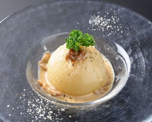 丸ごと玉葱の煮込み～ポルチーニ茸のソース～