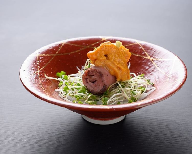 うにの炙り肉巻き
