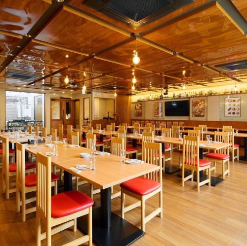 最大100名様着席でご利用できます。