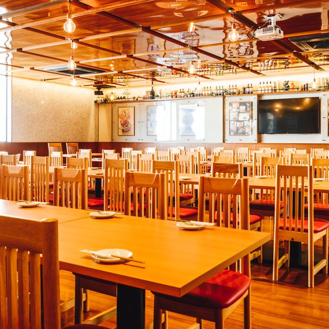 テレビモニター、プロジェクター＆スクリーン、音響設備を完備