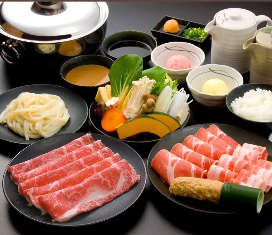 2000日圓起吃到飽！所有餐點均附有20種火鍋蔬菜、烏龍麵和米飯。