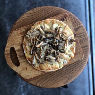 本日のピザ（店内の黒板メニューをご覧ください）